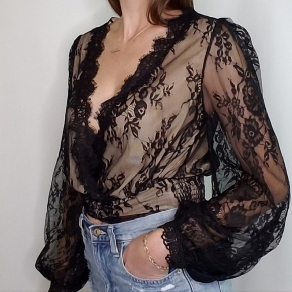 Black Lace Plunging V-Neck Cropped Top - Picture 8 of 8